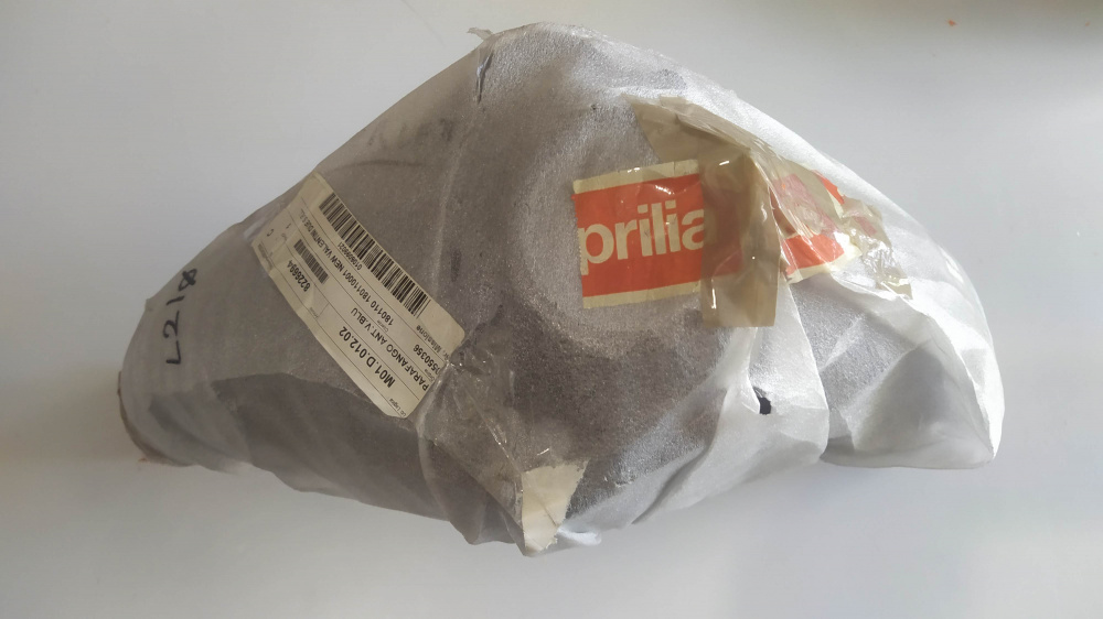 parafango ant.v.blu copying aprilia scarabeo 50 ´01