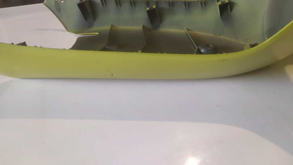 spoiler inferiore giallo aprilia amico gl-gle ´93 - ´95 - leggeri graffi da stoccaggio -