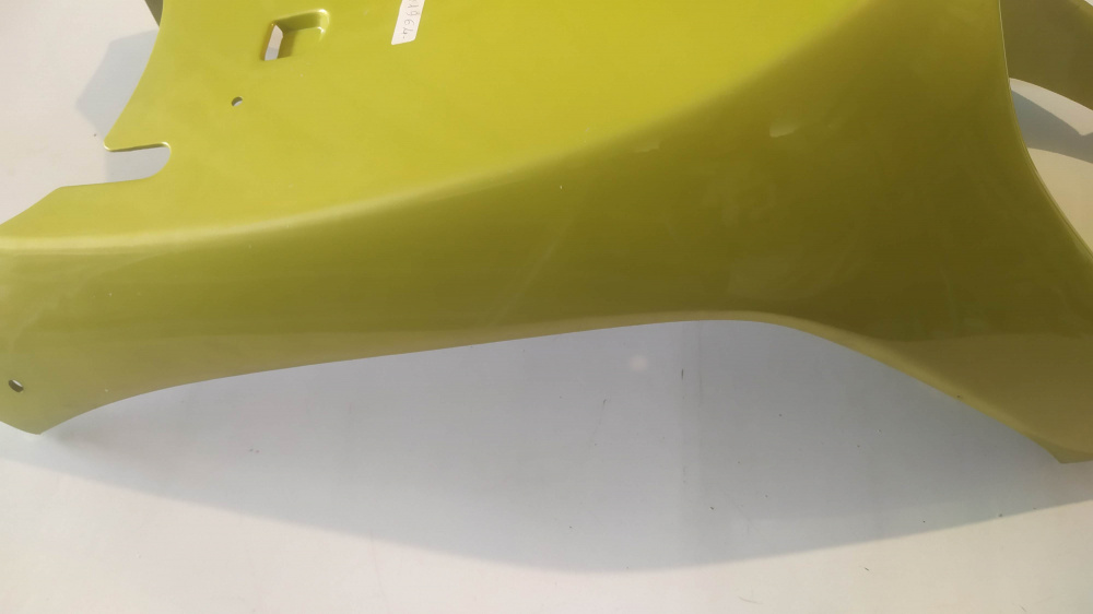 spoiler inferiore giallo aprilia amico gl-gle ´93 - ´95 - leggeri graffi da stoccaggio -