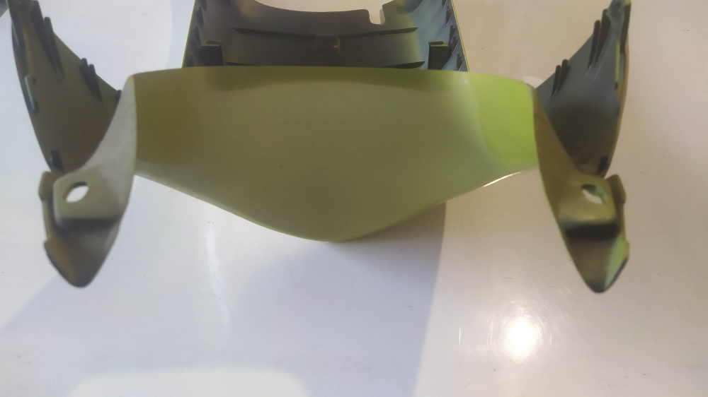 spoiler inferiore giallo aprilia amico gl-gle ´93 - ´95 - leggeri graffi da stoccaggio -