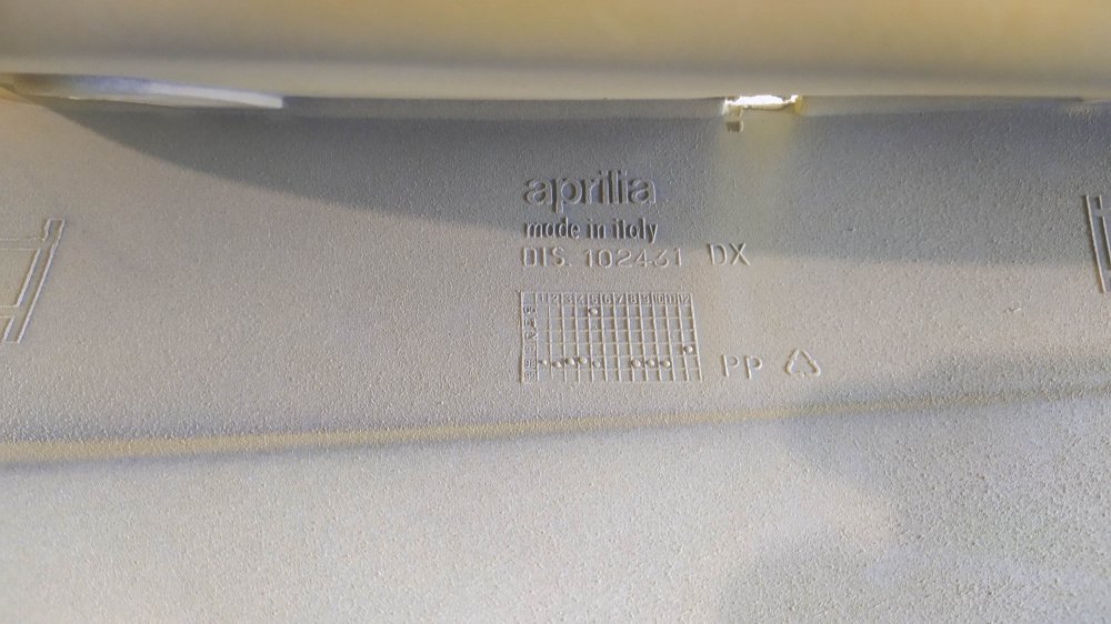 carena anteriore dx 102431 gialla aprilia area 51