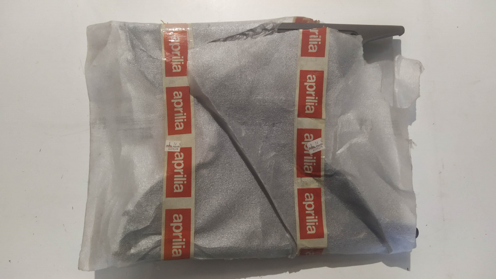 pianale poggiapiedi grigio