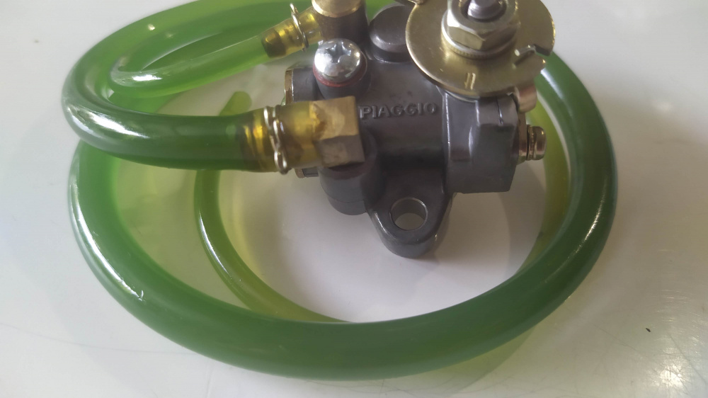 pompa olio completa aprilia scarabeo 2t ´05 - ´14 / sr motard ´12 - ´18 / mojito custom ´04 - ´10