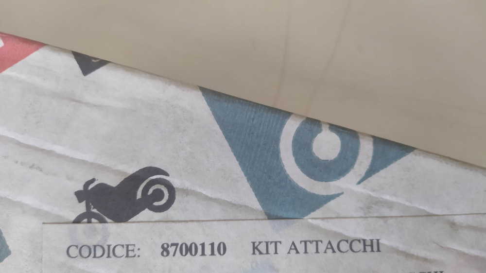 kit attacchi originale parabrezza aprilia amico ´92 - ´94