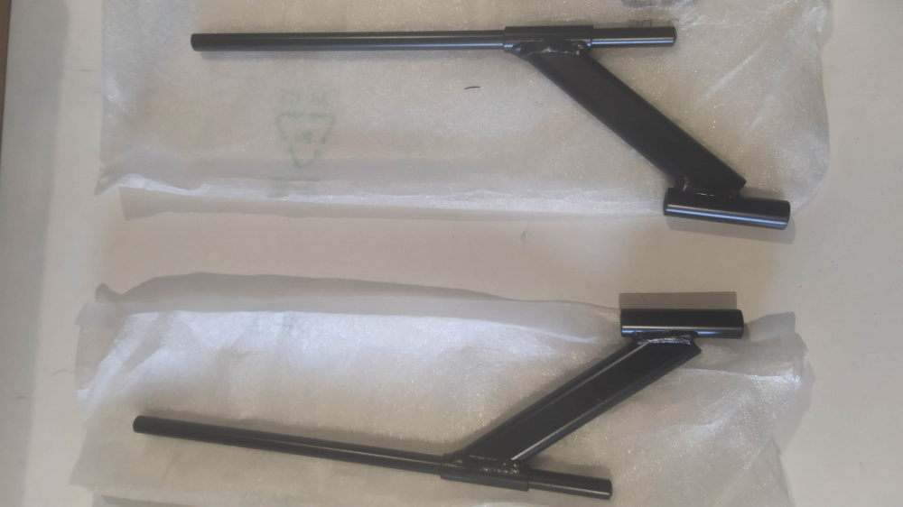 attacchi per parabrezza ap8790086 e ap87911934 aprilia scarabeo 50 ´93 - ´06