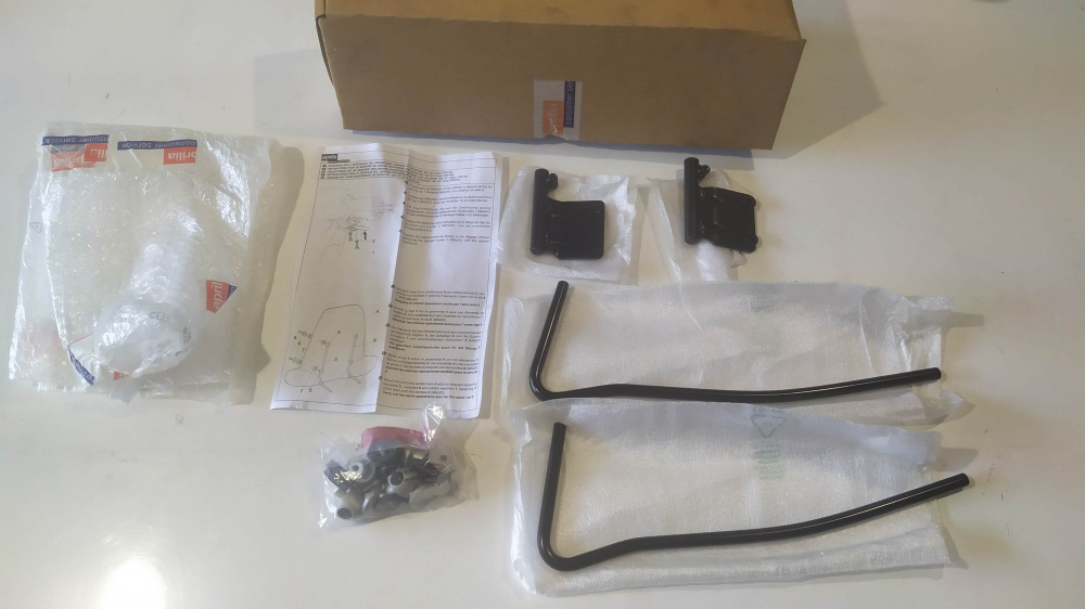 attacchi per parabrezza ap8790152 orignali aprilia sr stealth - www ´97 - ´01 / sr 125 ´99 - ´01