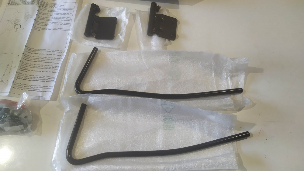 attacchi per parabrezza ap8790152 orignali aprilia sr stealth - www ´97 - ´01 / sr 125 ´99 - ´01