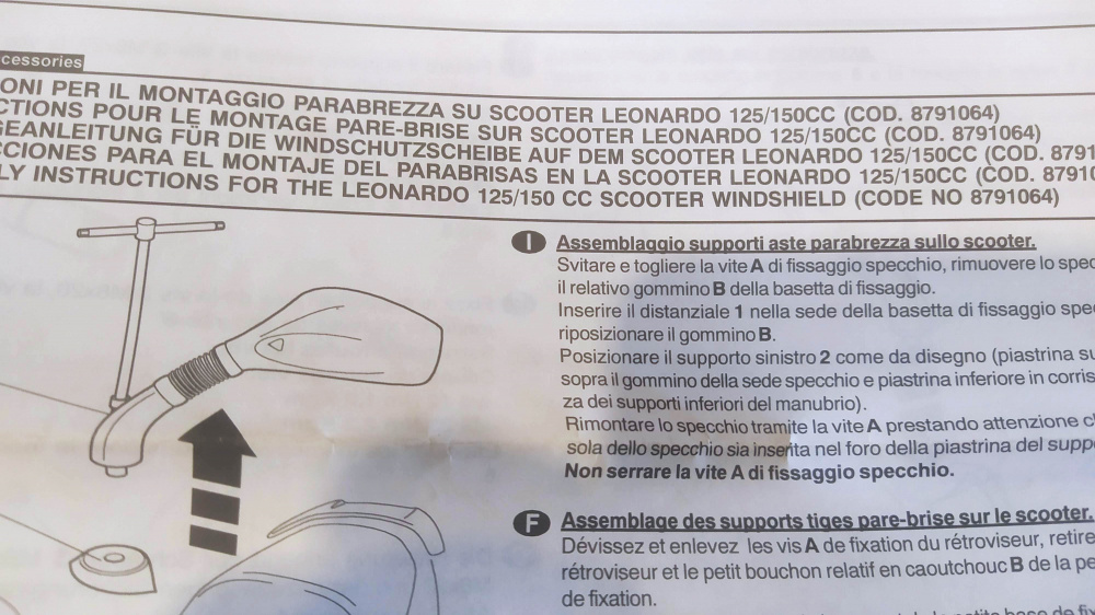 attacchi per parabrezza ap8791064 originali aprilia leonardo 125 / 150 cc. ´96 - ´02