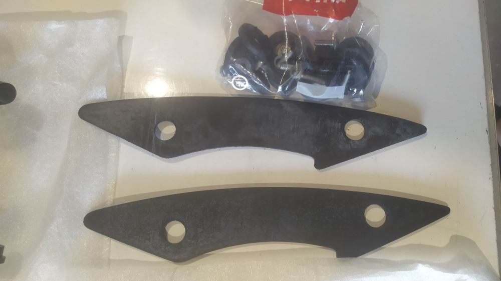 attacchi per parabrezza ap8791064 originali aprilia leonardo 125 / 150 cc. ´96 - ´02