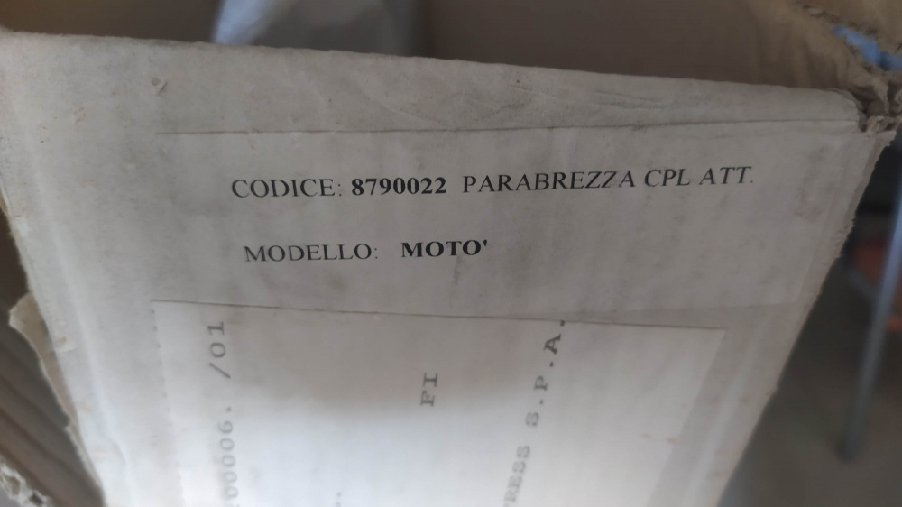 parabrezza aprilia moto 6.5 completo di attacchi