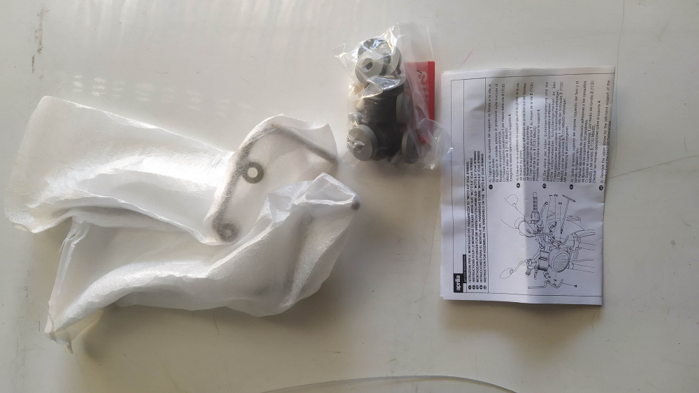 parabrezza aprilia moto 6.5 completo di attacchi