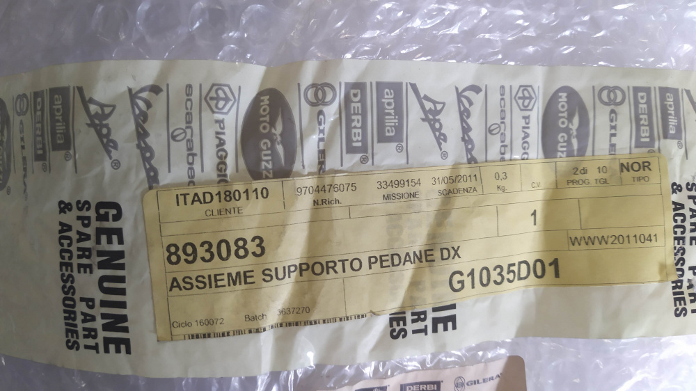 assieme supporto pedane dx aprilia 850 na-mana 2010