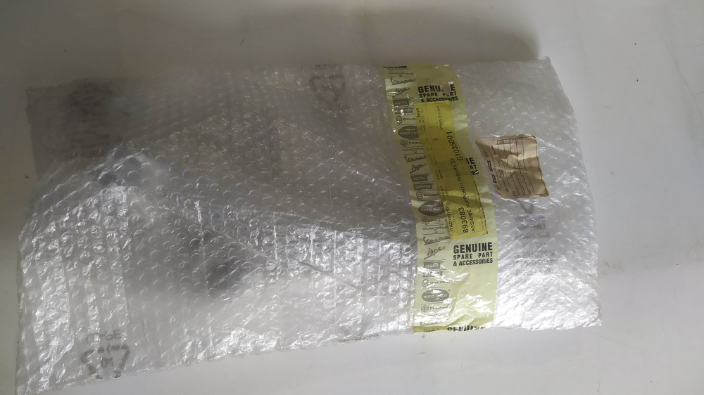 assieme supporto pedane dx aprilia 850 na-mana 2010
