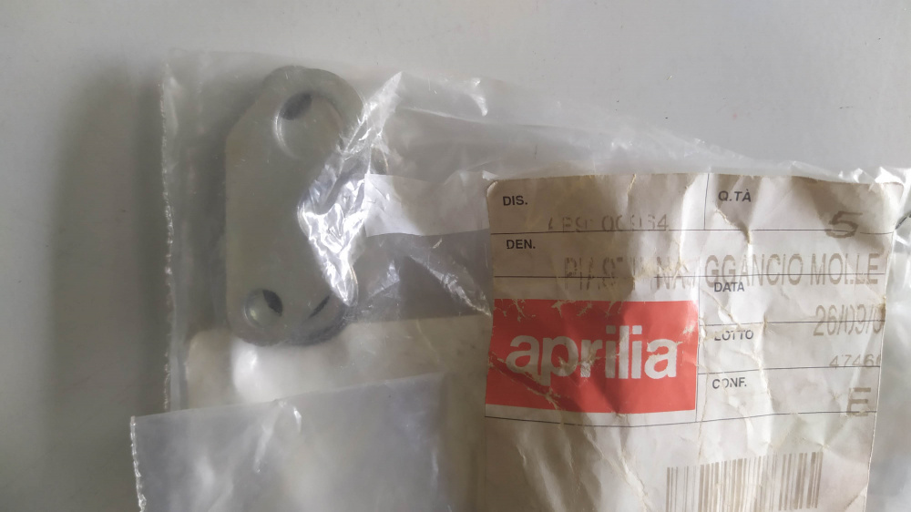 piastrina aggancio molle