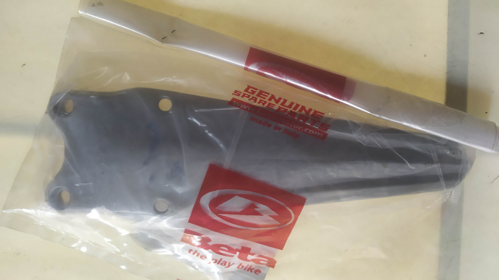 supporto parafango anteriore beta rr 4t grigio