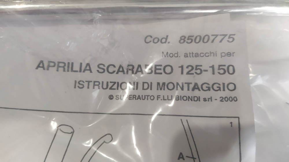 attacchi parabrezza biondi aprilia scarabeo 125/150 ´99 - scarabeo 200 ´01