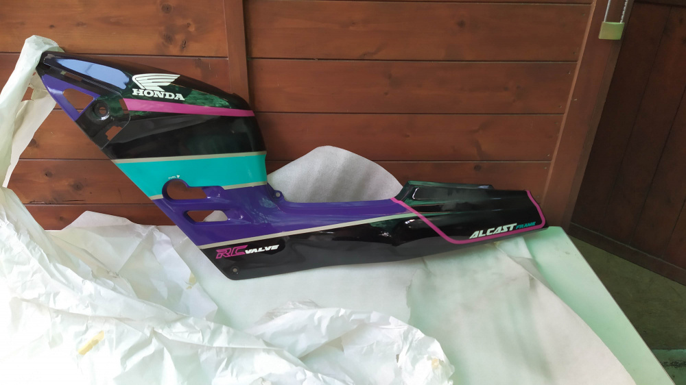 carena posteriore sx nero/acqua/viola honda nsr 125 r - attacco distaccato -
