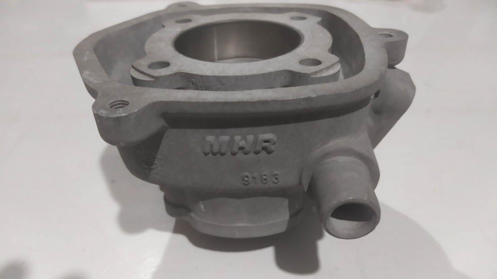 kit cilindro malossi d. 47.6 alluminio h2o mhr aprilia gulliver - rally - sr / benelli 491 / beta ark / italjet dragster / malaguti phantom / mbk nitro / yamaha aerox - manca un bulone -