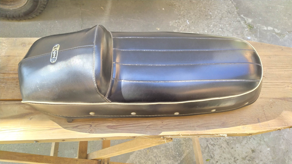 sella nuova modello capri per vespa