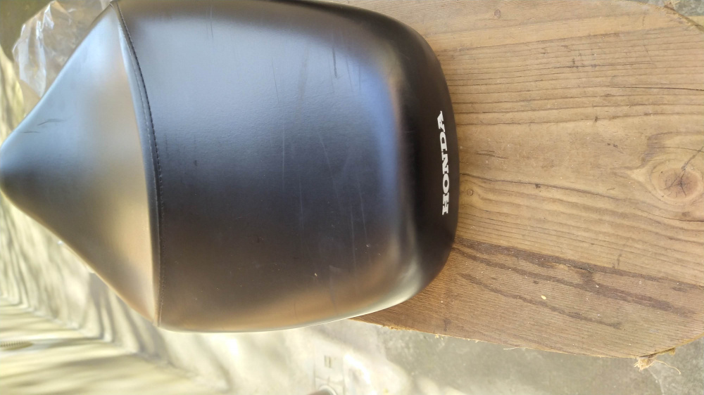 sella nuova con leggeri graffi honda nes scooter