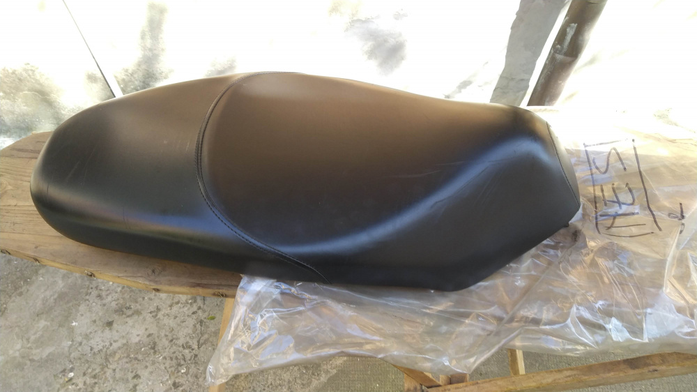sella nuova con leggeri graffi honda nes scooter