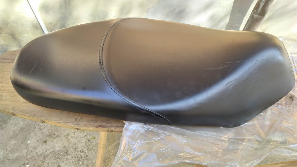 sella nuova con leggeri graffi honda nes scooter