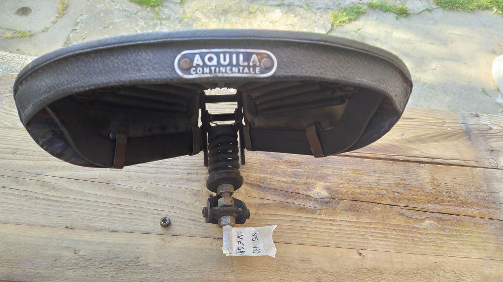 sella nuova nera aquila continentale per vespa