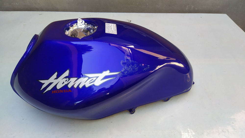 serbatoio nuovo blu honda hornet ´98 - ´00 (piccola ammaccatura)