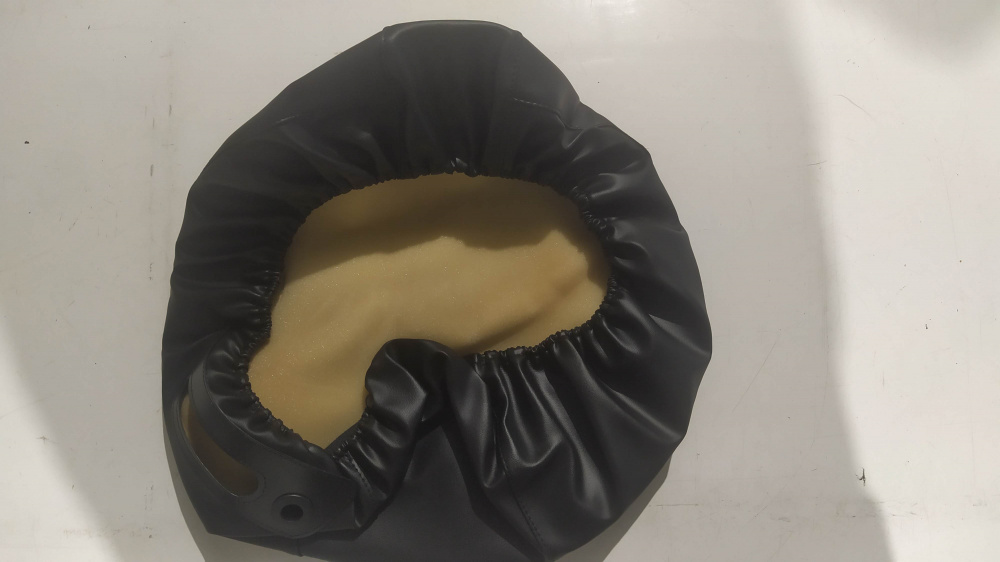 copertina sella pelle e gommapiuma con foro serratura piaggio zip