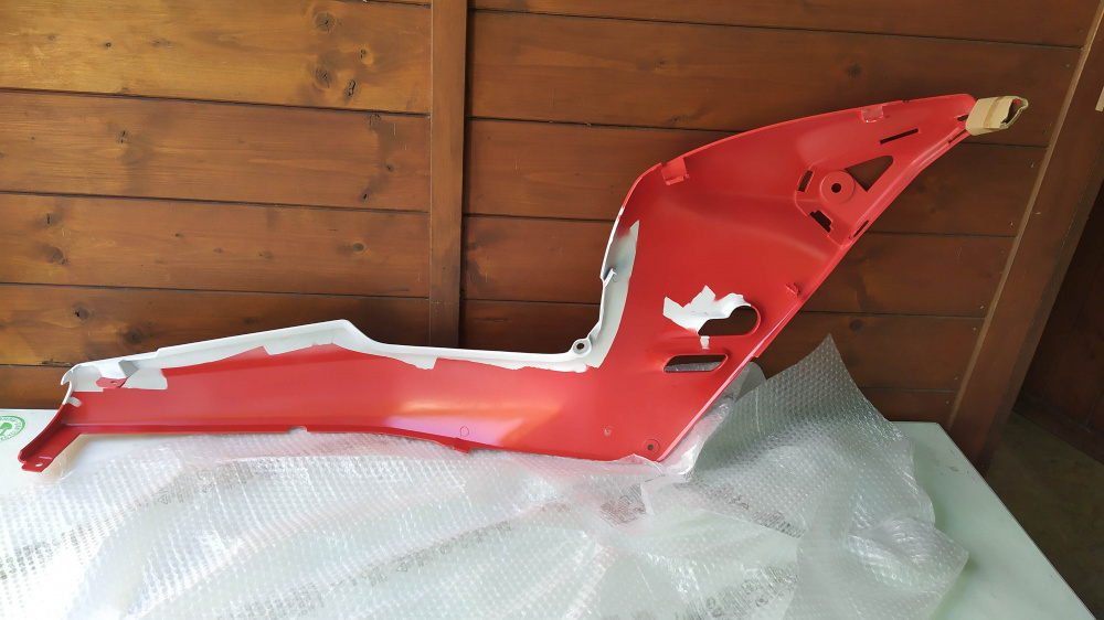 coppia carene posteriori bianco/arancio honda nsr 125 r - una con attacco rotto -