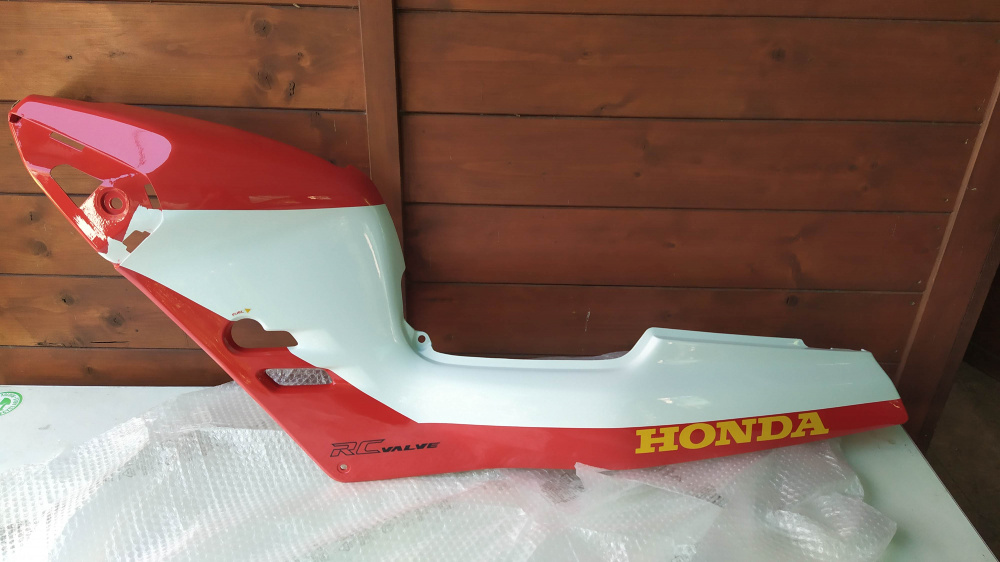 coppia carene posteriori bianco/arancio honda nsr 125 r - una con attacco rotto -