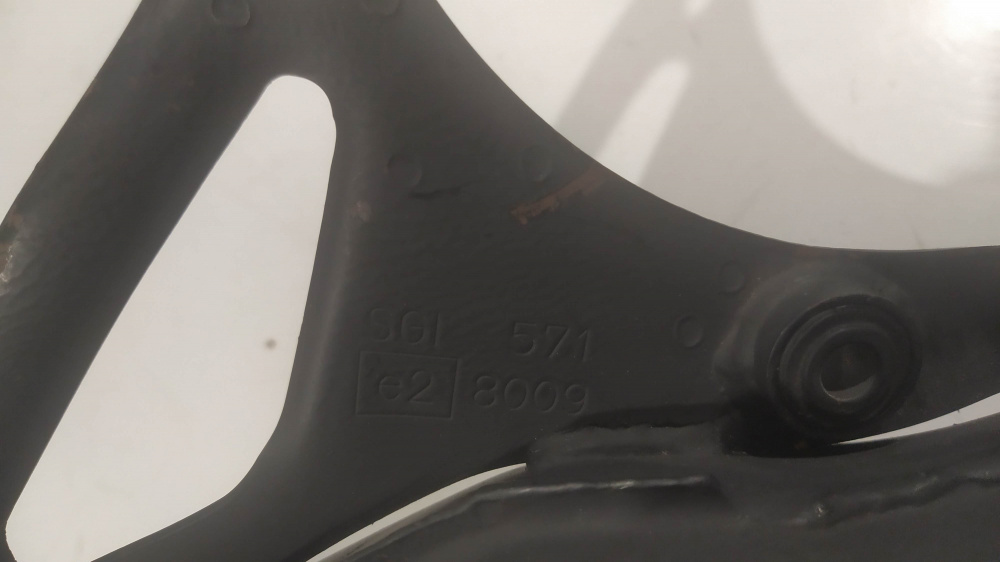 marmitta sito 0571 con silenziatore aprilia sr ´97 - ´00 motore orizzontale - rally aria - la marmitta presenta segni di stoccaggio -