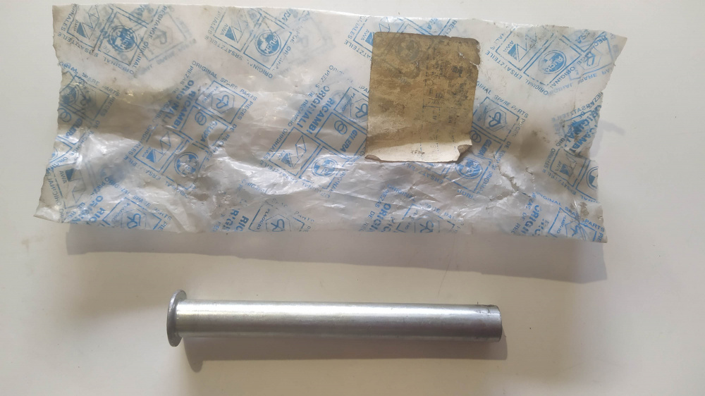 perno cavalletto lungo 124 - diametro 14 - disconosco modello -