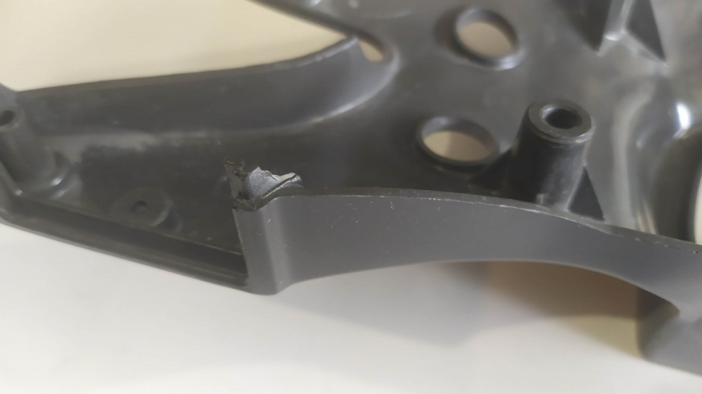 coperchio inferiore manubrio nuovo vespa pk hp con segni di stoccaggio - ha una linguetta rovinata -