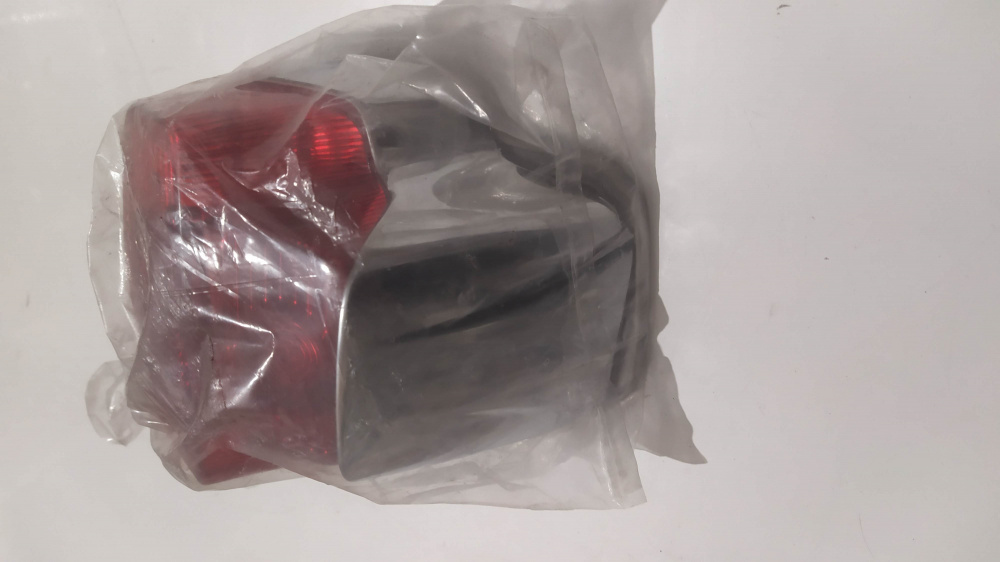 fanale posteriore bosatta p 107 piaggio vespa 125 - 150 super / gl / sprint 180