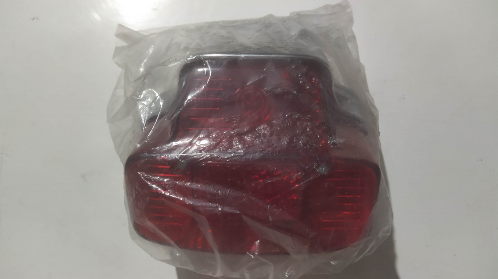 fanale posteriore bosatta p 107 piaggio vespa 125 - 150 super / gl / sprint 180