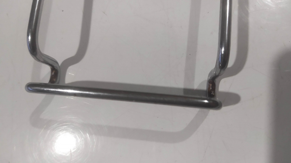 portapacchi a molla usato piaggio ciao ha una boccola scheggiata ma funzionante