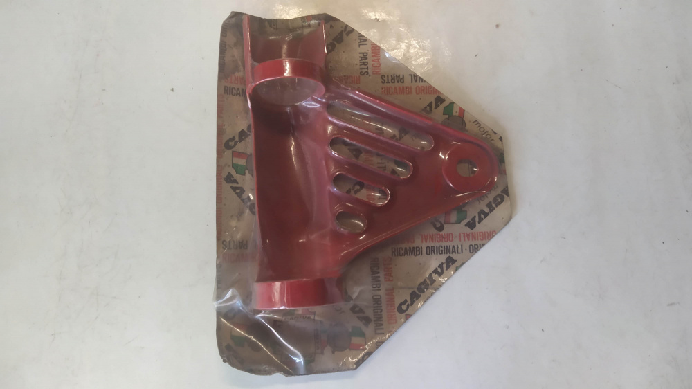 supporto faro sx rosso cagiva sxt sst 125 international ´79 - sst sxt harley ´78 - sst 125 ´78