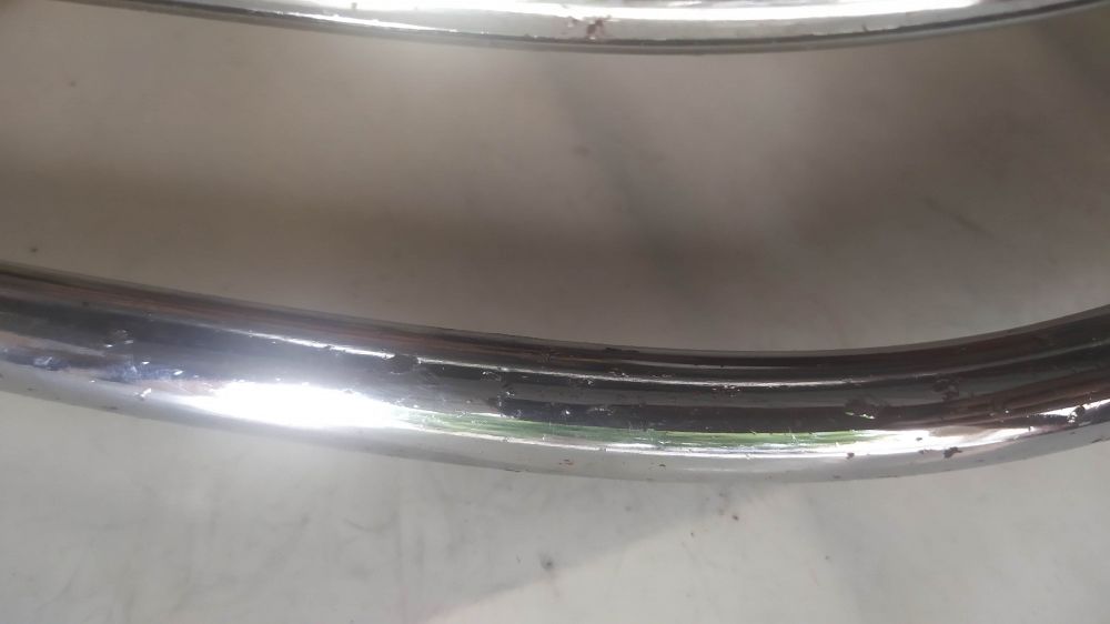 modanatura laterale perimetrale originale usata con poggiapiedi per vespa solo un lato - ha punti di ruggine -
