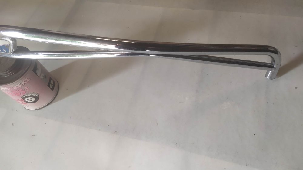 modanatura laterale perimetrale originale usata con poggiapiedi per vespa solo un lato - ha punti di ruggine -