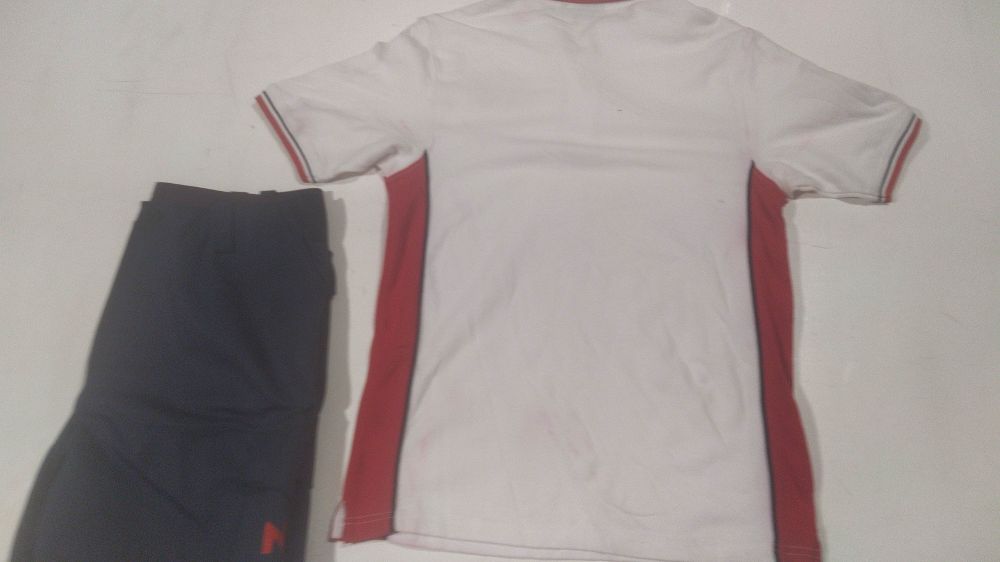 t-shirt e pantaloni corti ngk ducati corse special edition 2011 taglia m - la maglietta ha preso il colore rosso in alcuni punti -