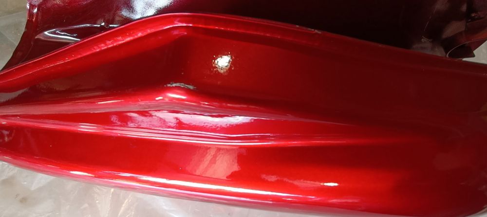 serbatoio nuovo rosso con fregi laverda lb - il serbatoio ha qualche segno di movimentazione -