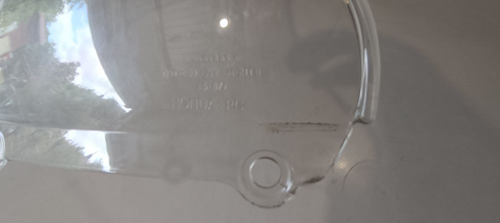 cupolino usato qualche graggio originale honda panlite dot-280 m211b as6/7 - vedere misure non conosco le applicazioni -