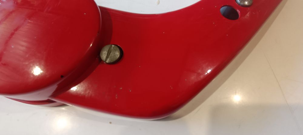 coppia fianchetti variatore usati rossi riverniciati piaggio ciao - ha 4/5 attacchini rovinati ed una incrinatura nella parte finale