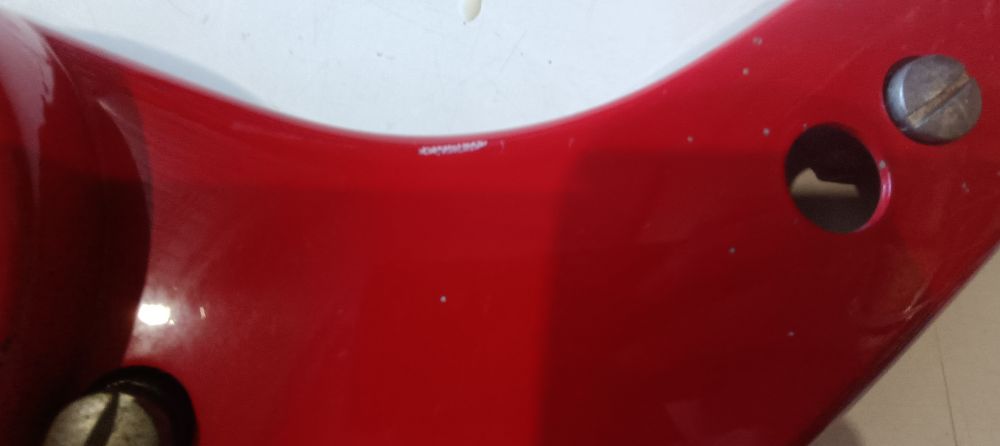 coppia fianchetti variatore usati rossi riverniciati piaggio ciao - ha 4/5 attacchini rovinati ed una incrinatura nella parte finale
