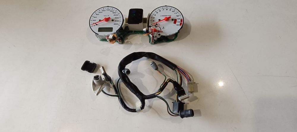 strumentazione interna usata con cablaggio honda hornet ´03 - ´04