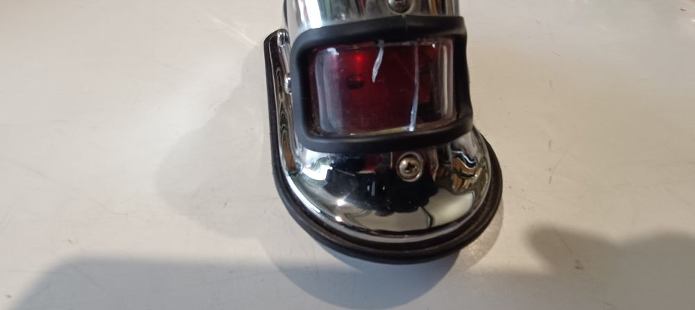 faro posteriore vintage per moto – piccolo schianto nel vetro -