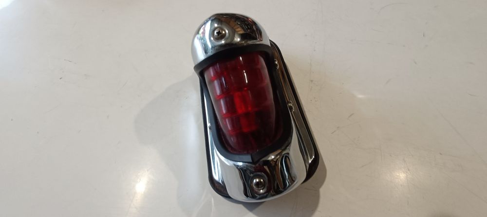 faro posteriore vintage per moto – piccolo schianto nel vetro -