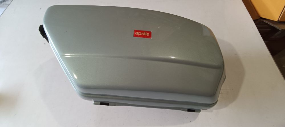 valigia laterale nuova verde acqua aprilia scarabeo 150 – non ha serrature e chiavi -