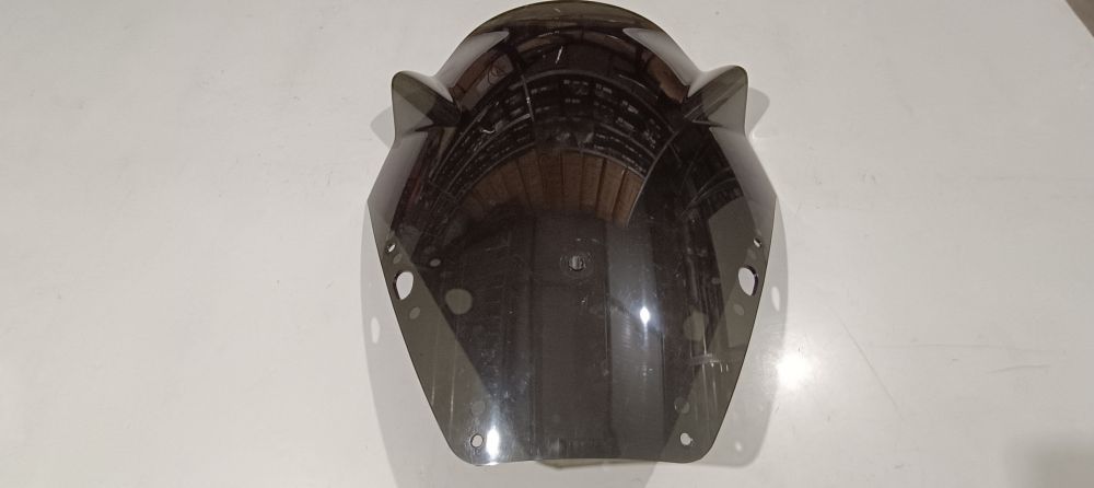 parabrezza originale usato buono malaguti madison 125 – ha leggeri schianti a due fori -